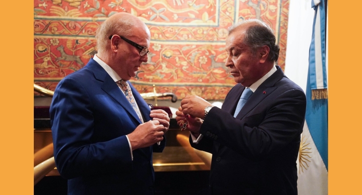 Embajador de Colombia impuso a empresario argentino la distinción como Caballero de la Orden Nacional al Mérito de Colombia