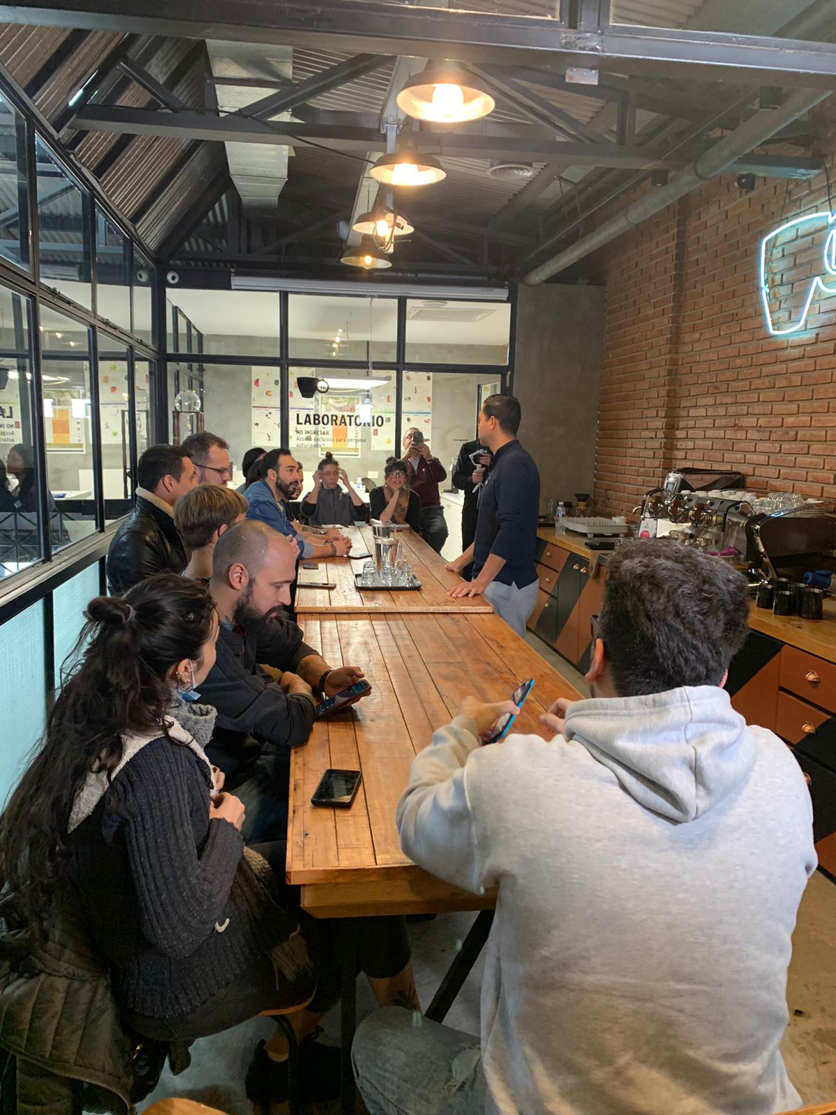 Buenos Aires con aroma a café Presentación y clase magistral de barismo con el colombiano Diego Campos – Barista, campeón mundial y tostador de café en Buenos Aires 