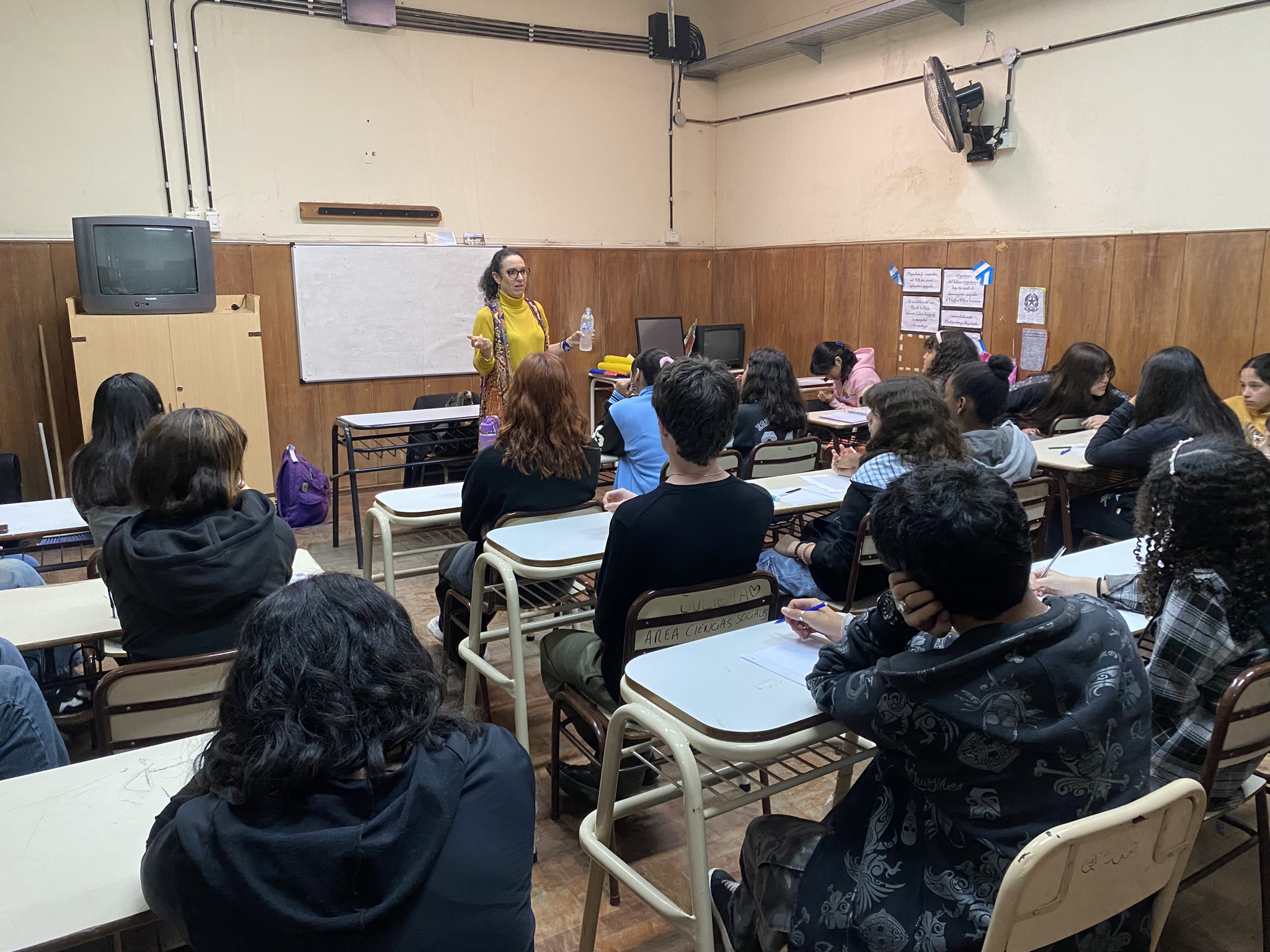 Desarrollo del taller de escritura creativa. Autor: Prensa de la Embajada de Colombia.
