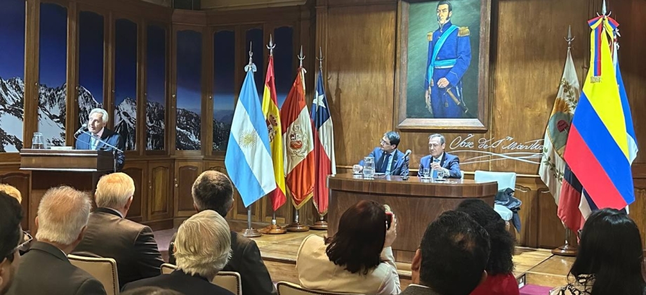 Conversatorio sobre el General San Martín hace parte de la conmemoración de los 200 de relaciones diplomáticas entre Colombia y Argentina