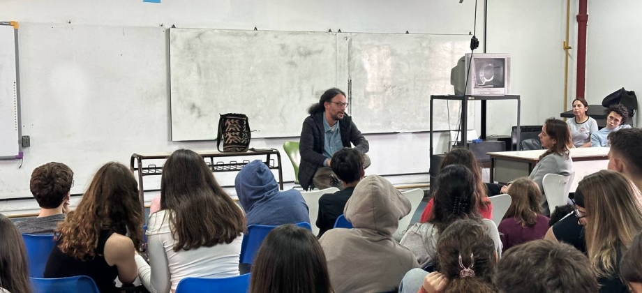 El escritor colombiano Daniel Ferreira presente en la Feria del Libro de Buenos Aires