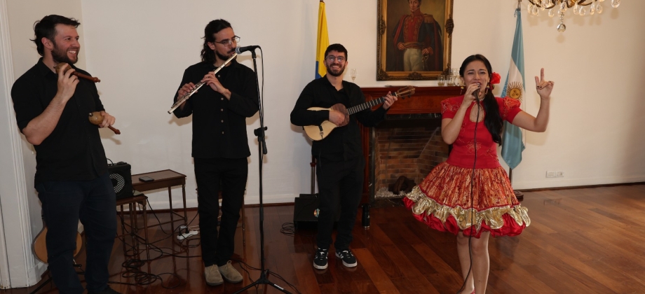 Presentación de la agrupación de joropo llanero Camoruco en la Embajada de Colombia en Argentina