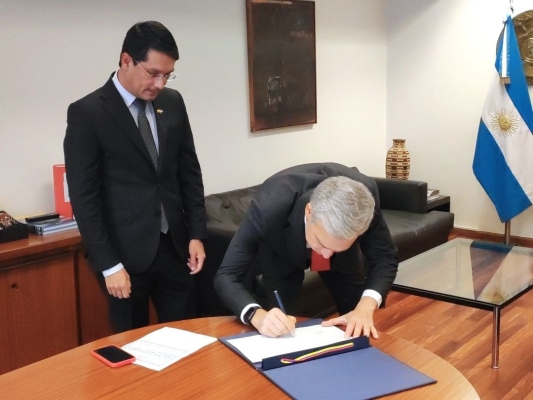 Luis Fernando Fuentes Ibarra se posesionó como nuevo director de la oficina comercial de ProColombia