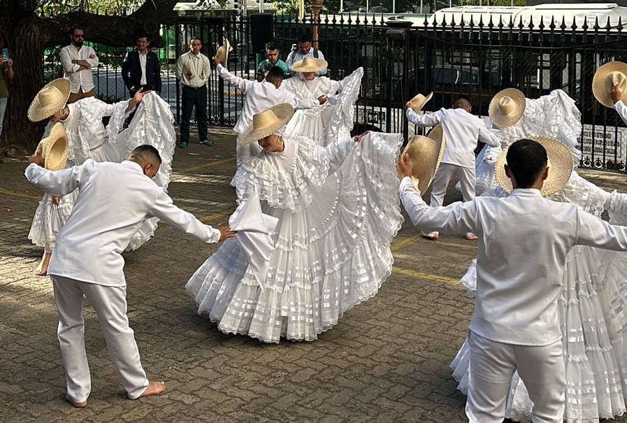 Un baile por la regiones de Colombia en Buenos Aires