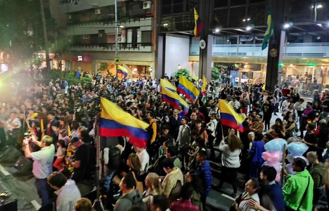 Asistencia masiva de público a la Embajada de Colombia en Argentina